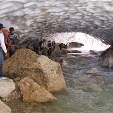 غار یخی چما کوهرنگ کمیته محیط زیست